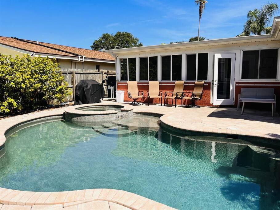 5Bed2Bath Pool Home Walking Distance From Beach! Клиъруотър Бийч Екстериор снимка