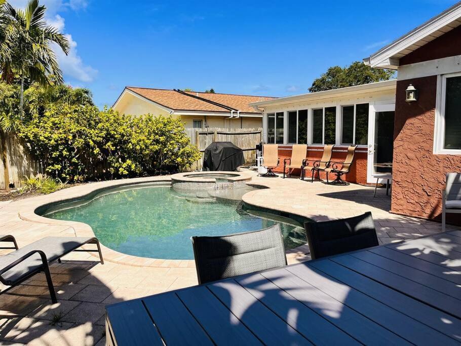 5Bed2Bath Pool Home Walking Distance From Beach! Клиъруотър Бийч Екстериор снимка
