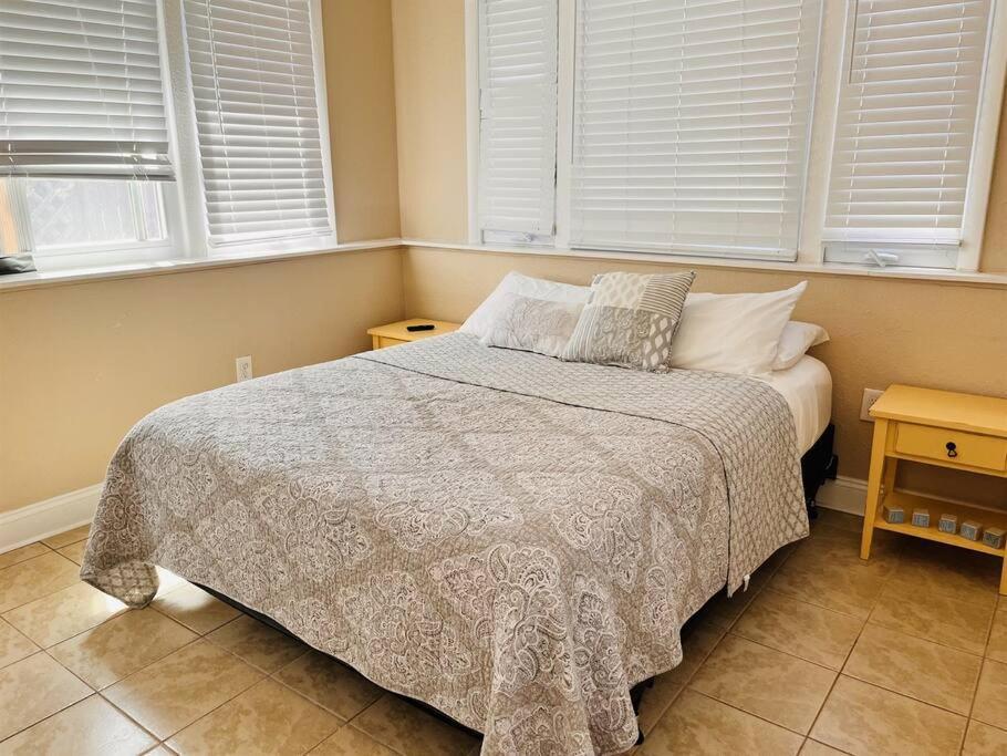 5Bed2Bath Pool Home Walking Distance From Beach! Клиъруотър Бийч Екстериор снимка