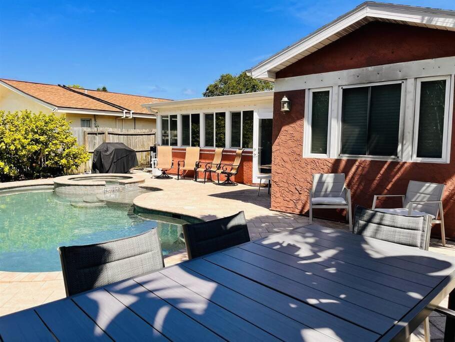 5Bed2Bath Pool Home Walking Distance From Beach! Клиъруотър Бийч Екстериор снимка